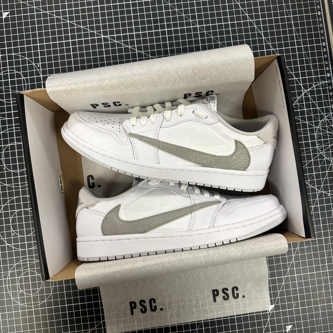 Nike Jordan 1 Reverse Swoosh - UK 8 / US 9