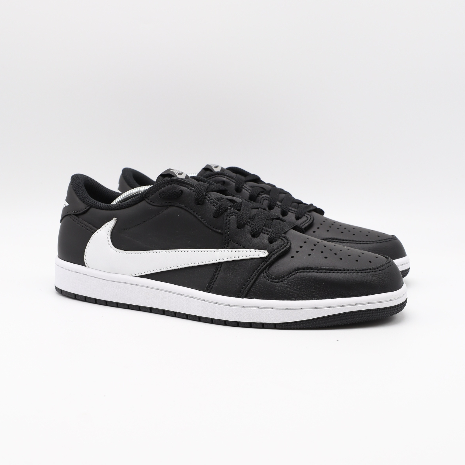 Nike Jordan 1 - Shadow (JUST DROPPED)