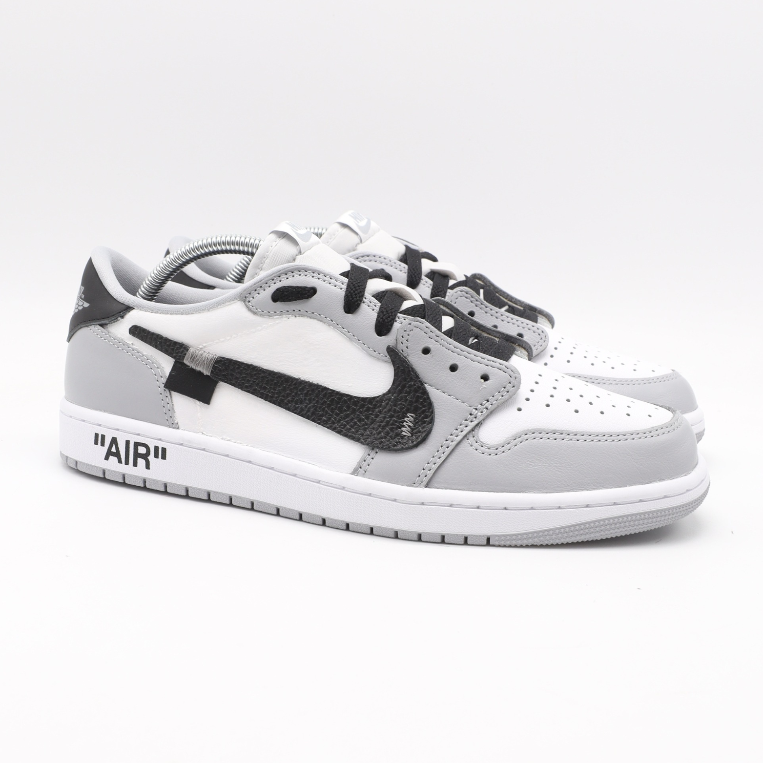 Nike Jordan 1 - Smooth Grey