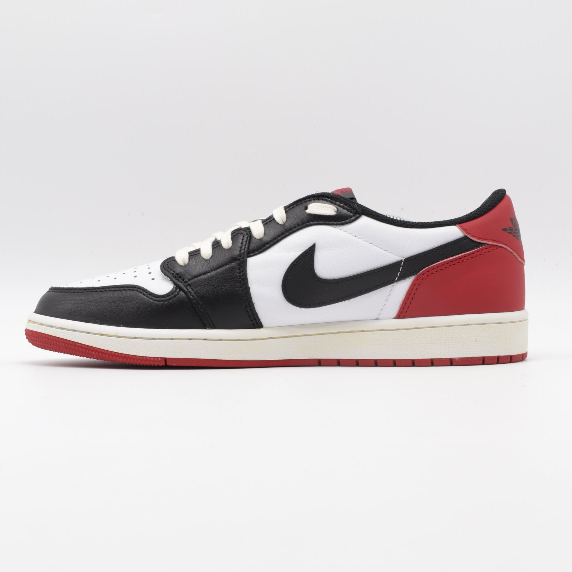 Nike Jordan 1 - Black Toe Sail