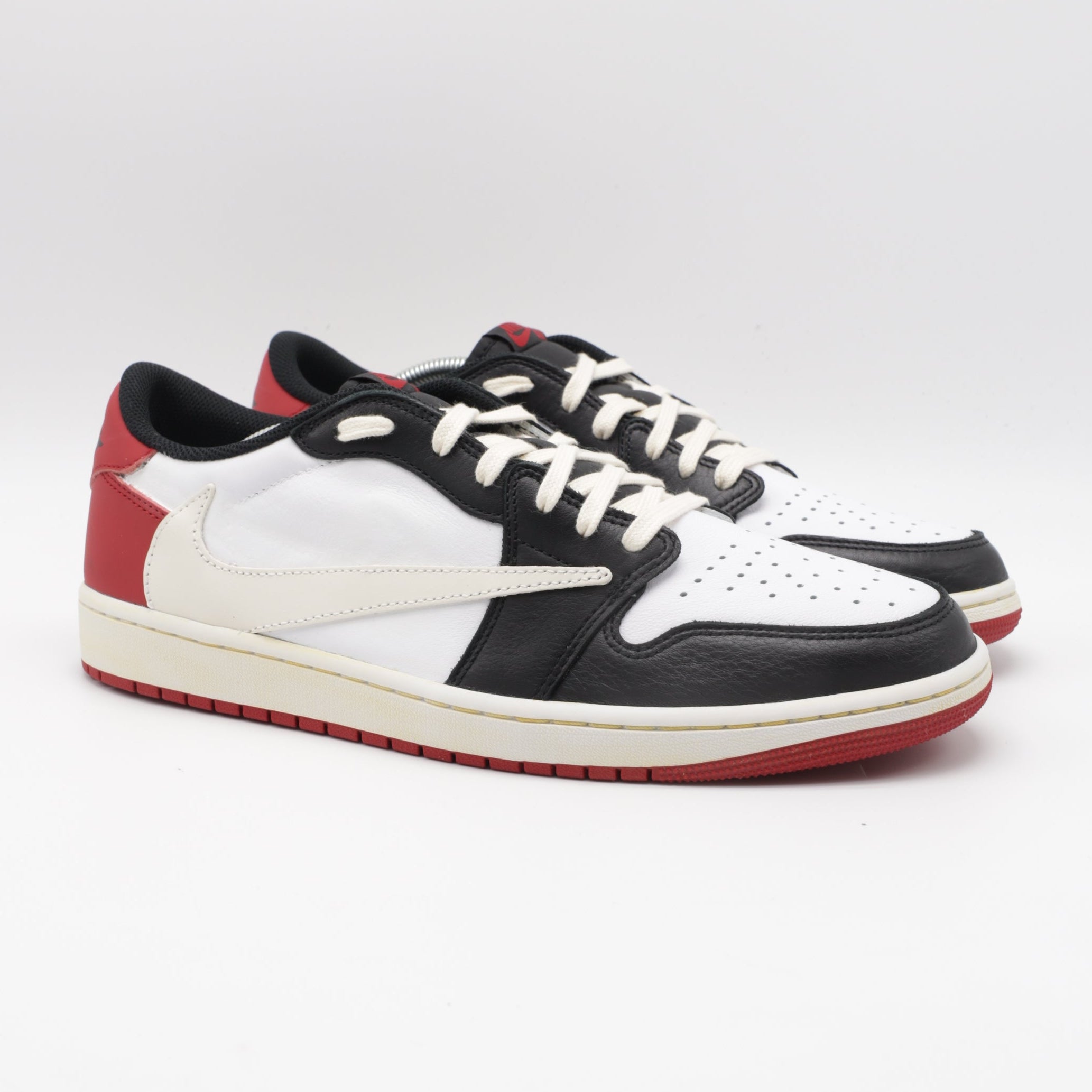 Nike Jordan 1 - Black Toe Sail