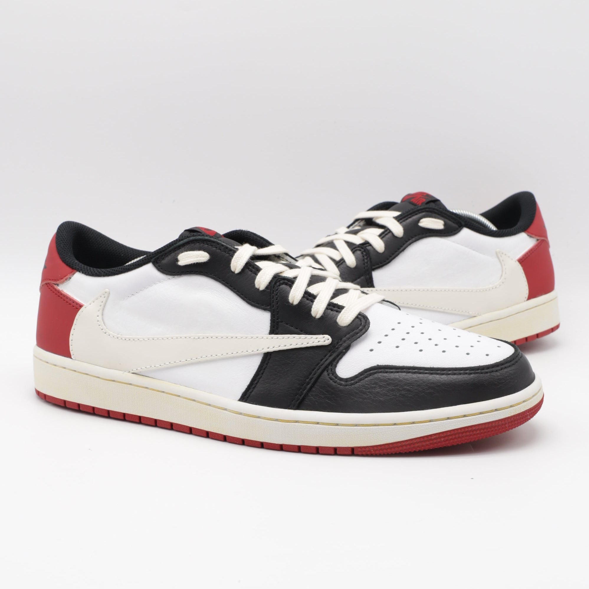 Nike Jordan 1 - Black Toe Sail