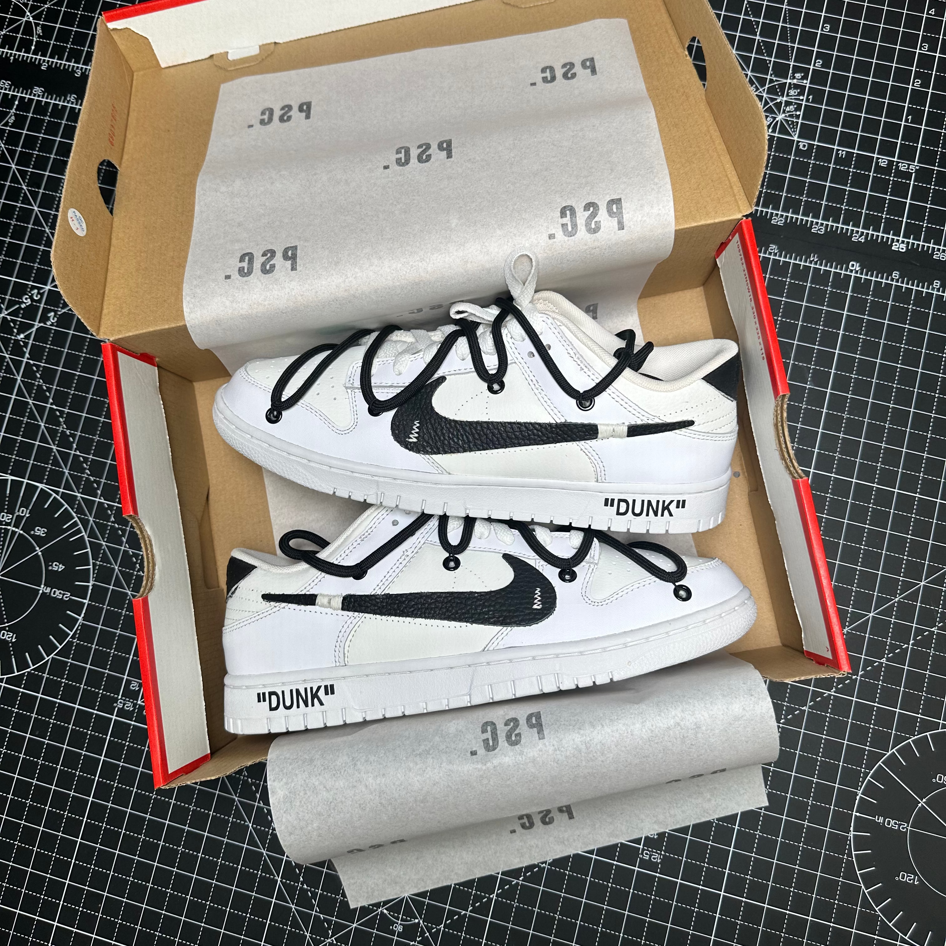 Nike Dunk W+B OW - UK 9