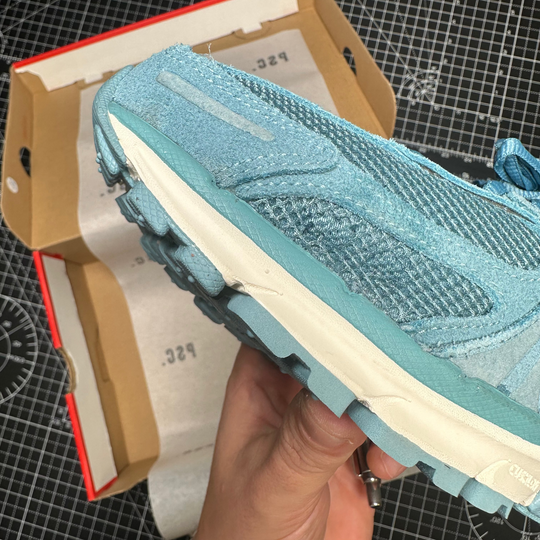 Nike Vomero 5 Turquoise - UK 9 (FAULTY)