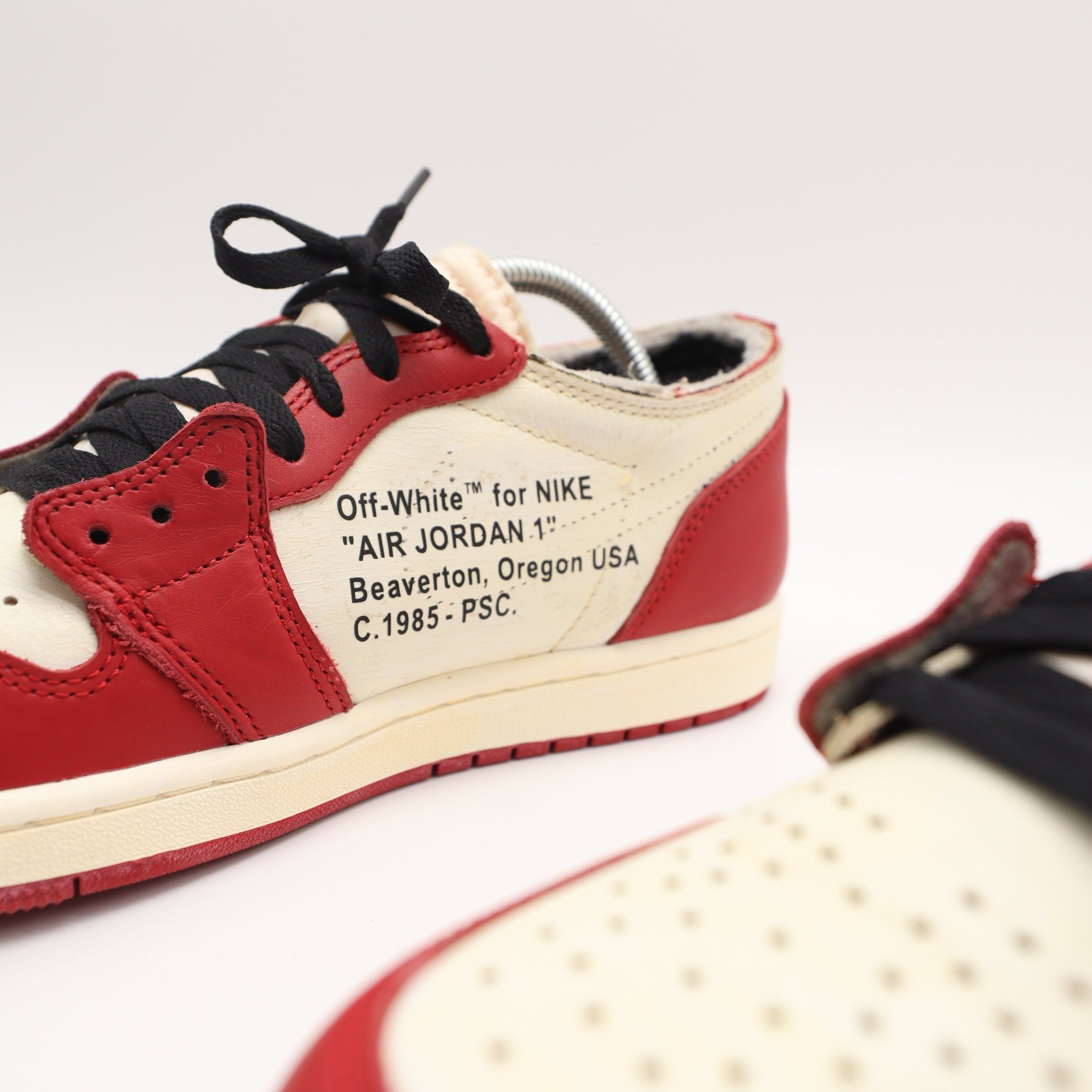 Nike Jordan 1 - Lost & Found OW