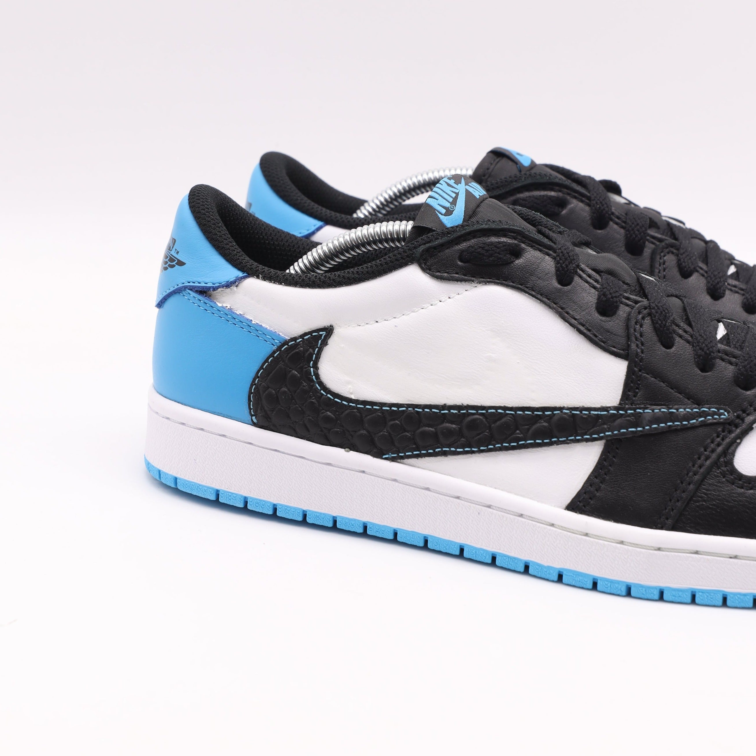 nike air force 1 black metallic