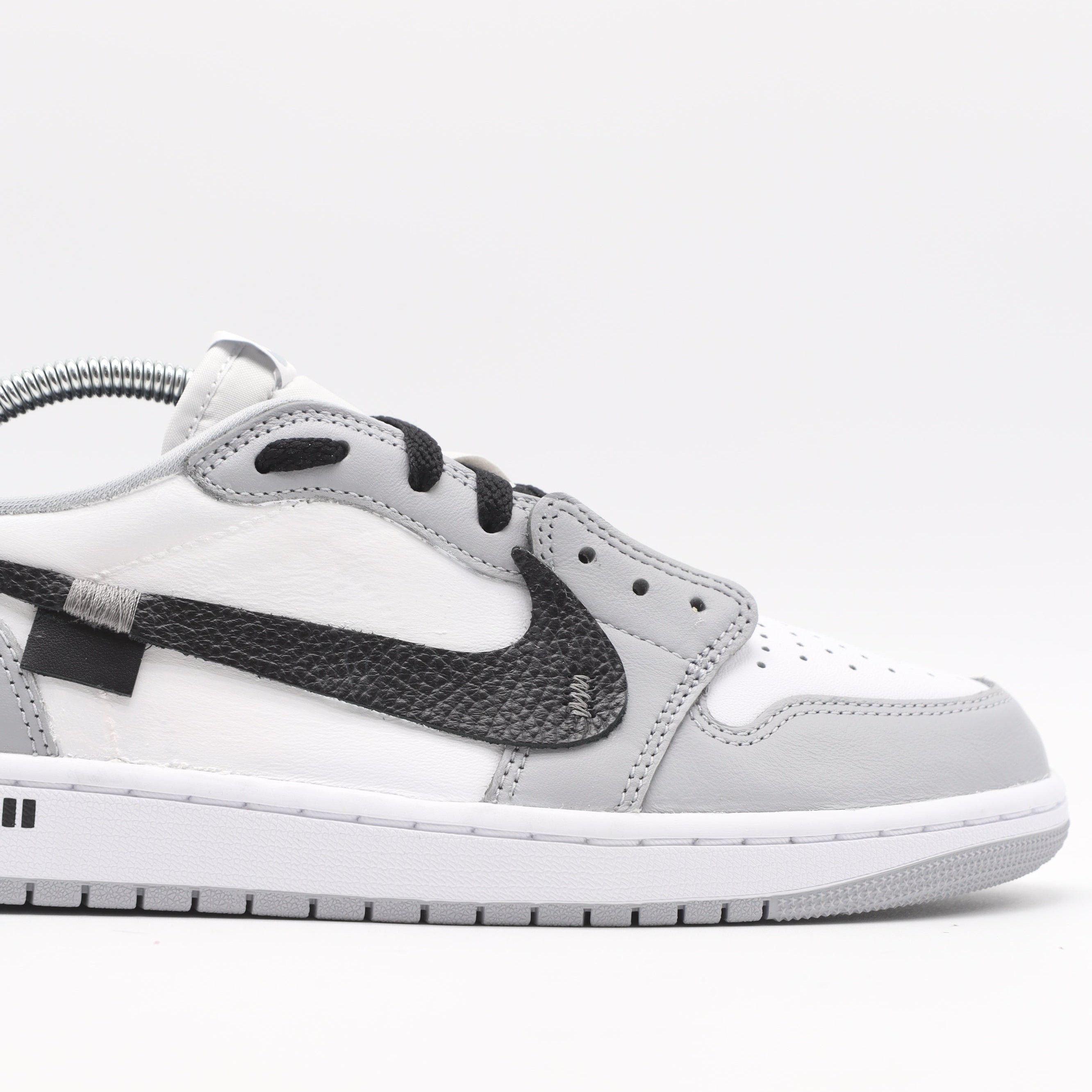 Nike Jordan 1 - Smooth Grey