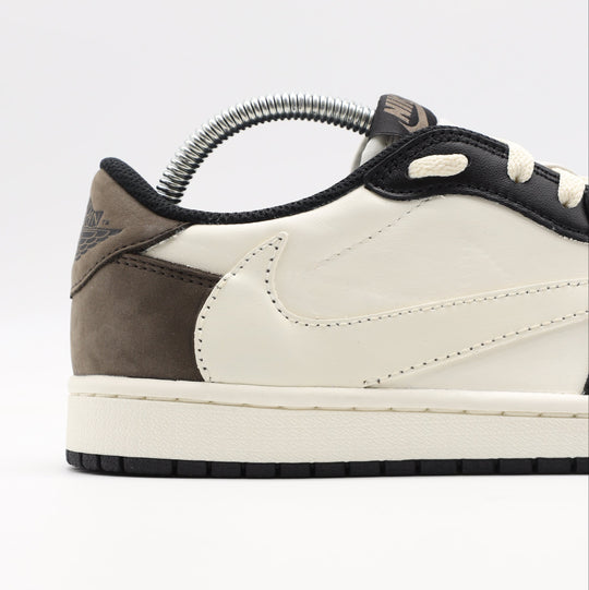 Nike Jordan 1 - Mocha Reverse