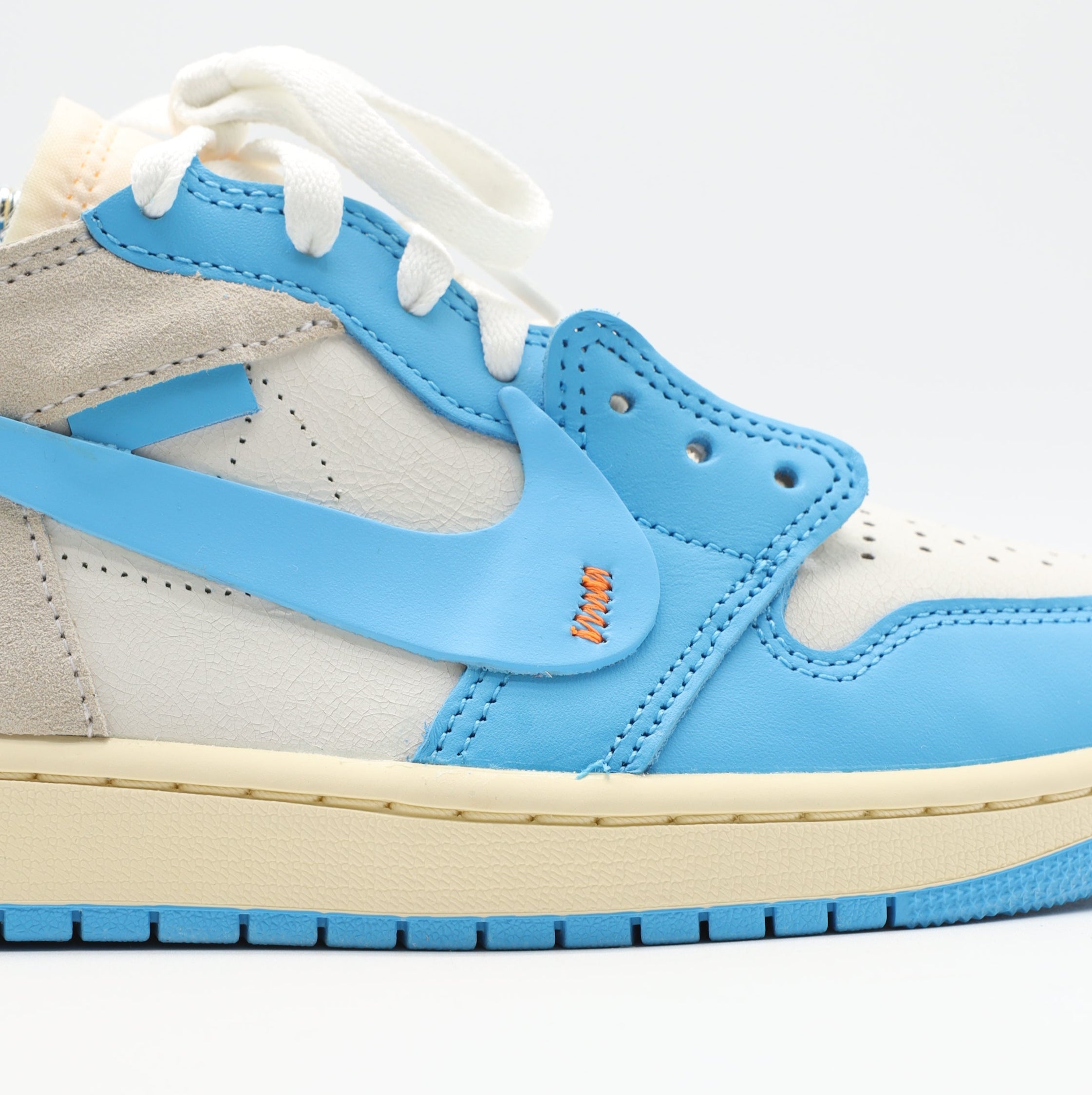 Nike Jordan 1 - UNC CUT