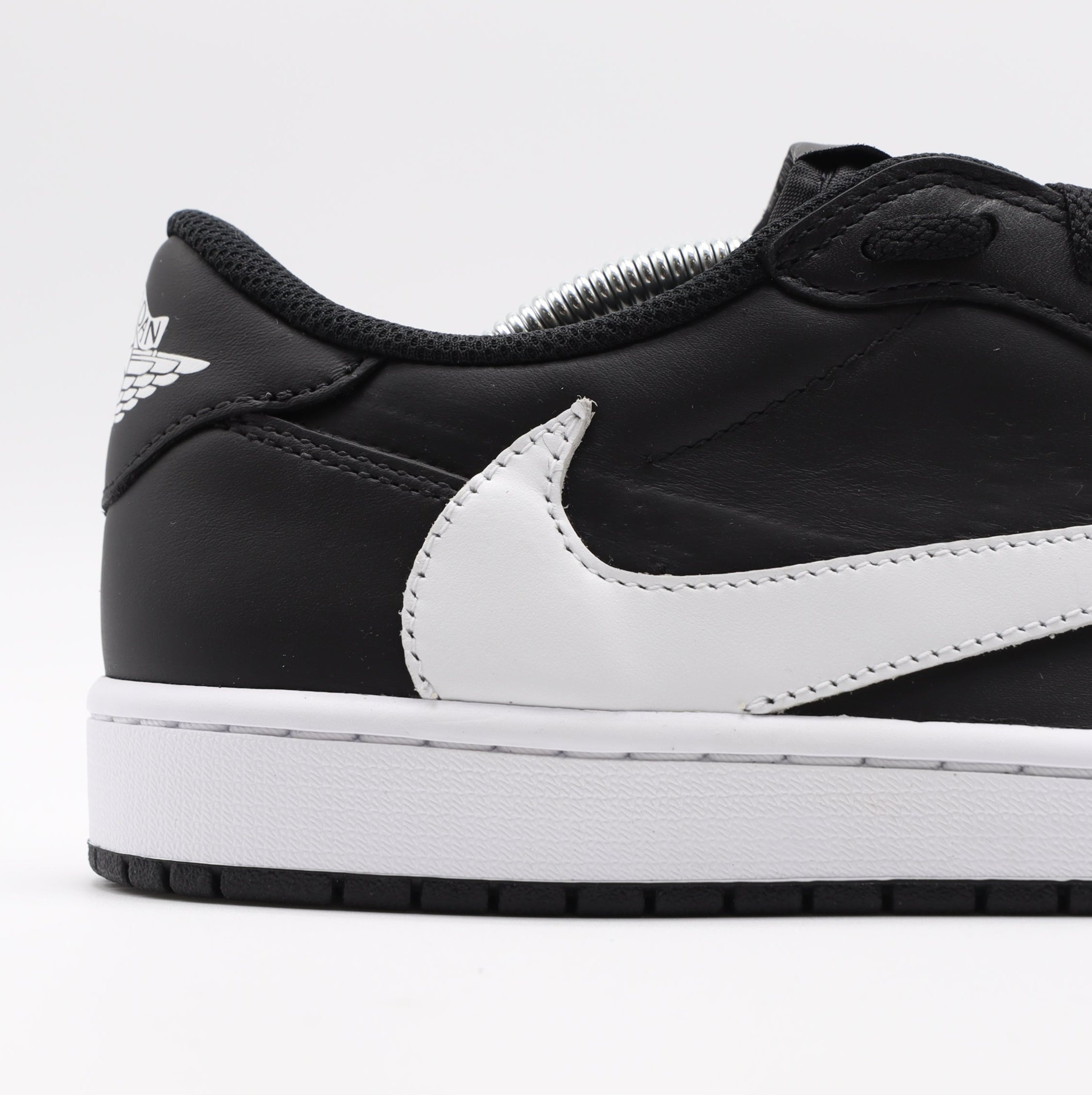 Nike Jordan 1 - Shadow (JUST DROPPED)