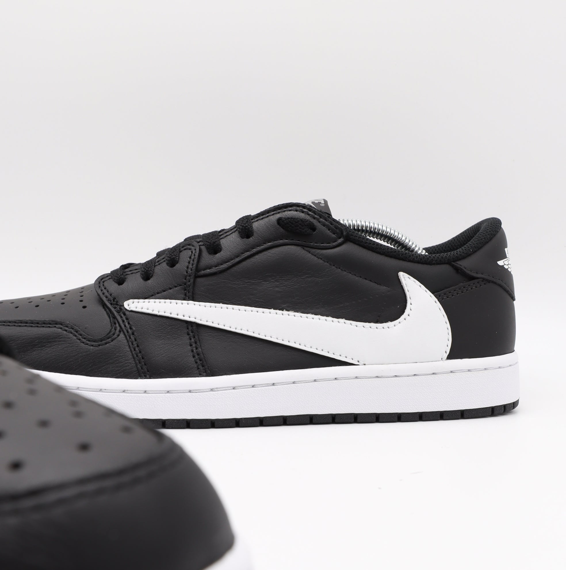 Nike Jordan 1 - Shadow (JUST DROPPED)