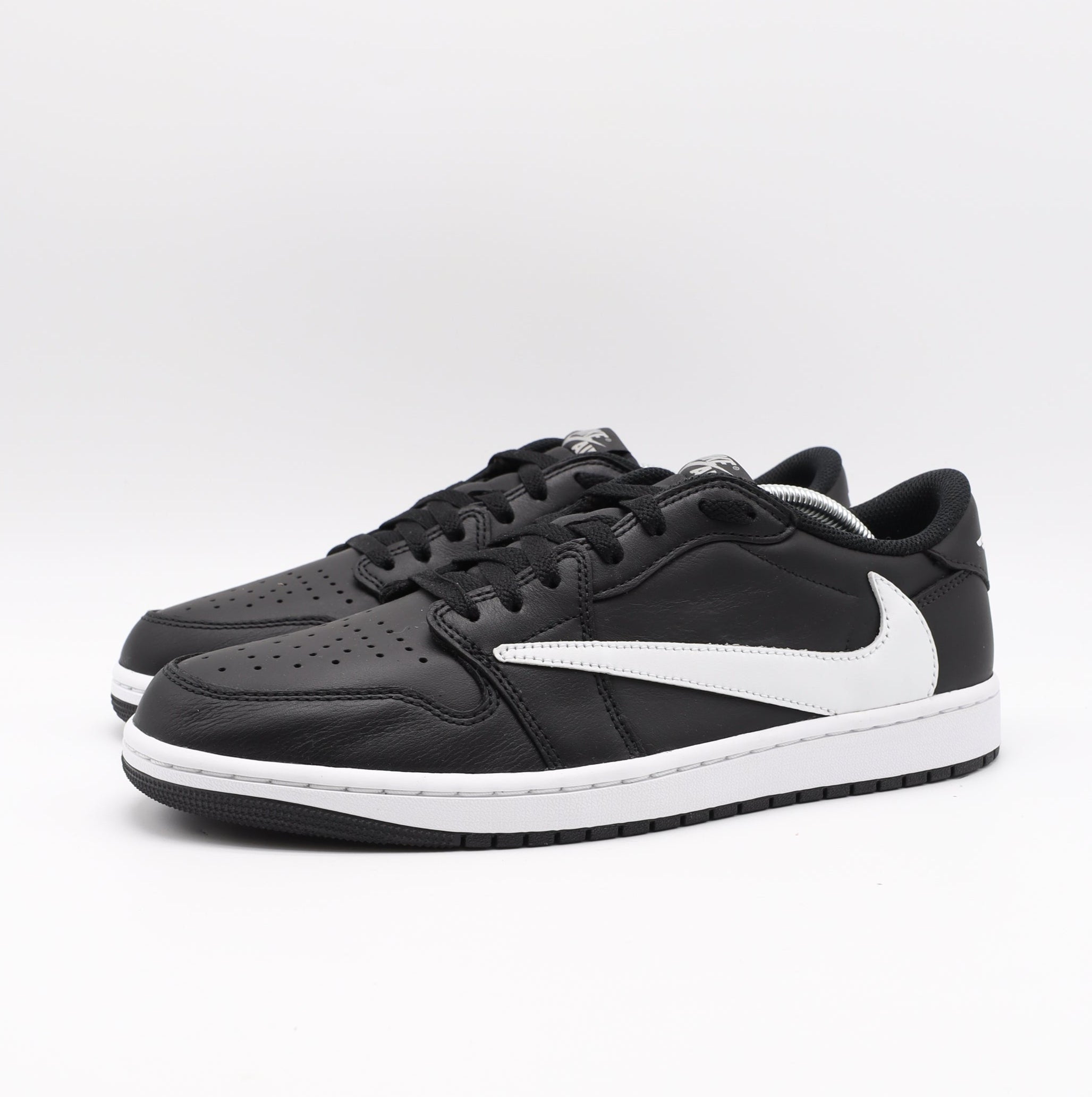 Nike Jordan 1 - Shadow (JUST DROPPED)