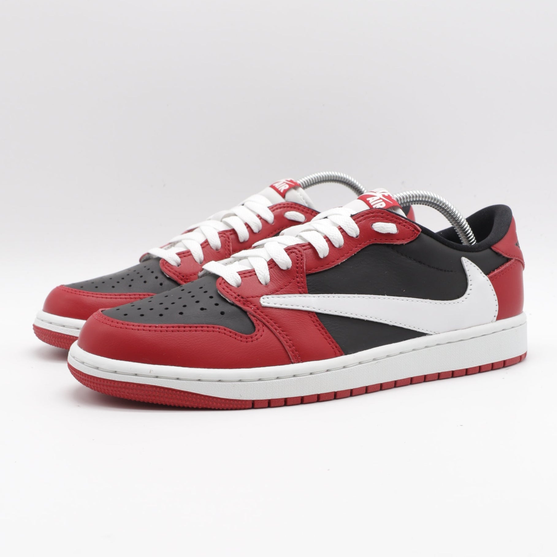 Nike Jordan 1 - Chicago Shadow (JUST DROPPED)