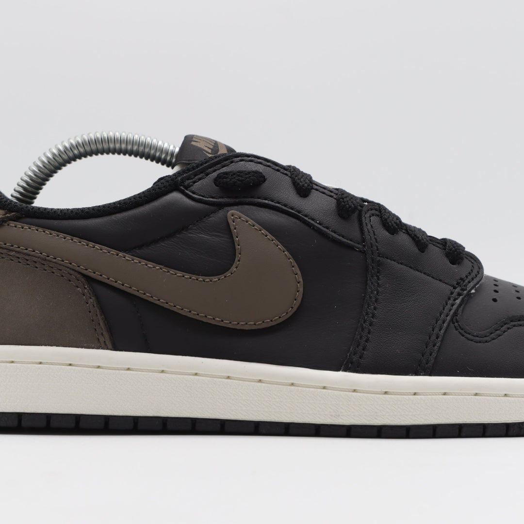 Nike Jordan 1 - Mocha Drift