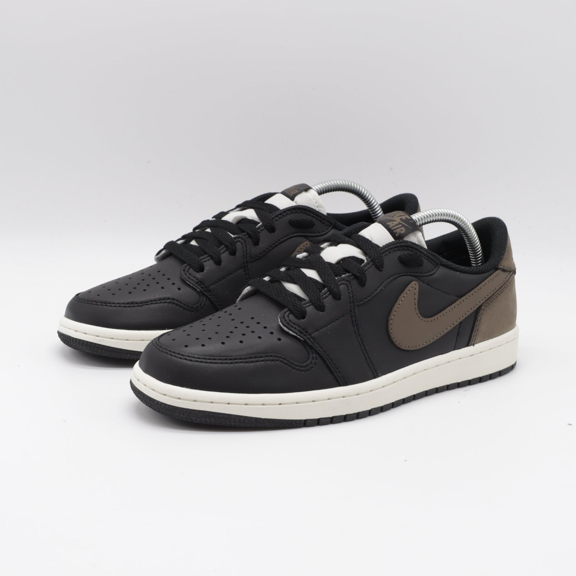 Nike Jordan 1 - Mocha Drift